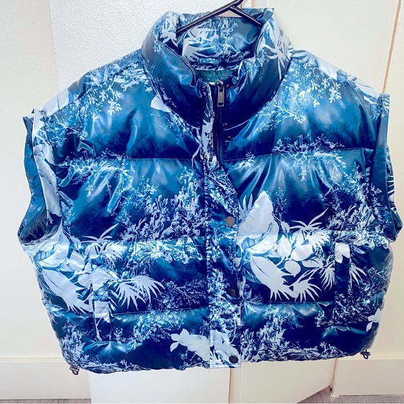 Guess woman Jacket ❤️🇨🇦 - Picture 4 of 5